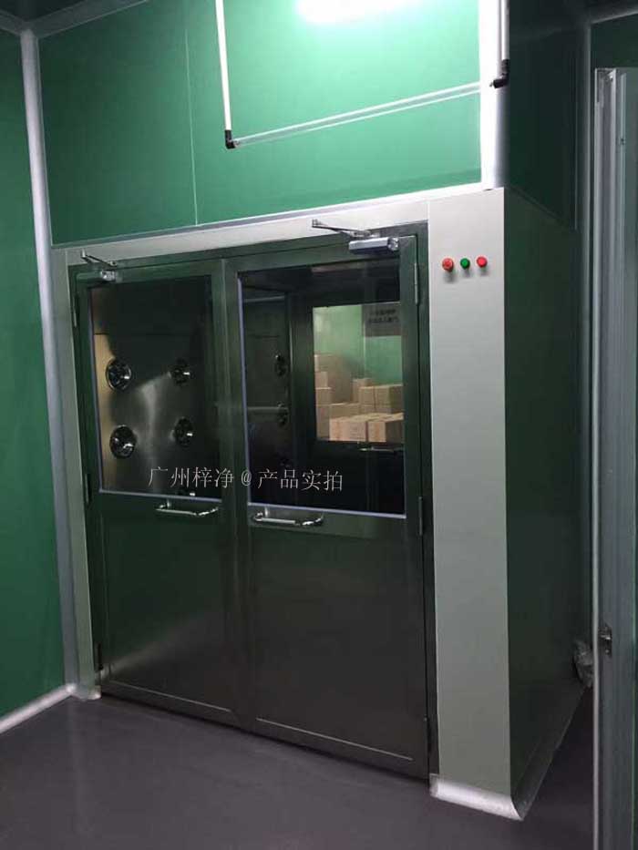 風淋室（又名空氣浴塵室、風淋房、風淋門、空氣吹淋室、AIR SHOWER，風淋設備，風淋機之類）