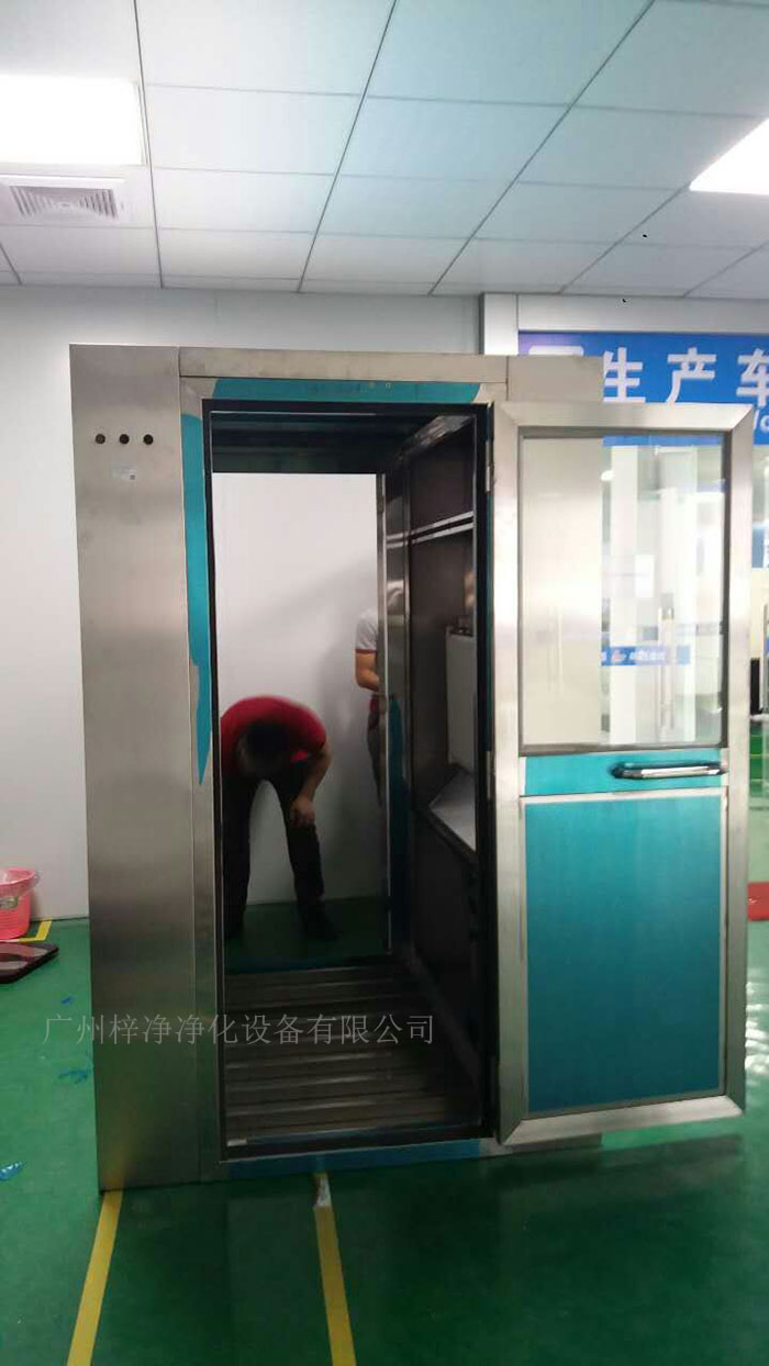 安裝風淋室的地面應平整，如有必要，應進行找平和加固處理。