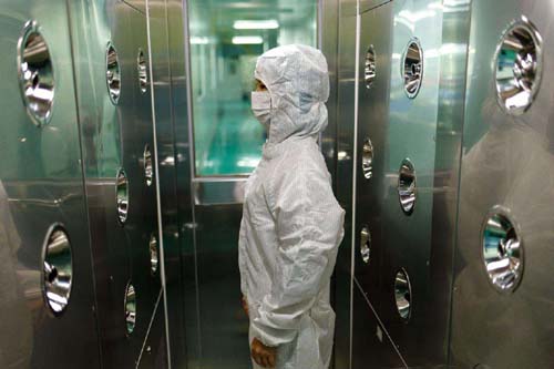 風(fēng)淋室應(yīng)由專門人員負(fù)責(zé)操作和維護