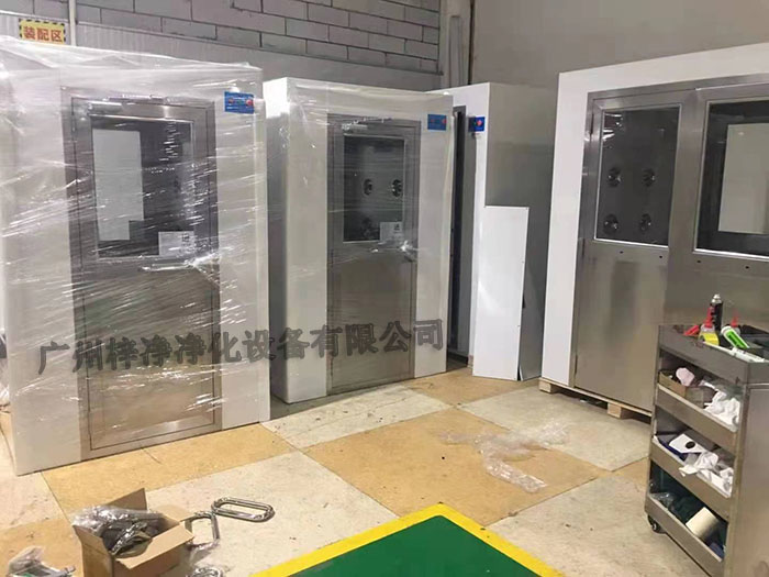 風(fēng)淋室的類型繁多，不同類型的風(fēng)淋室適用于不同的場合和需求