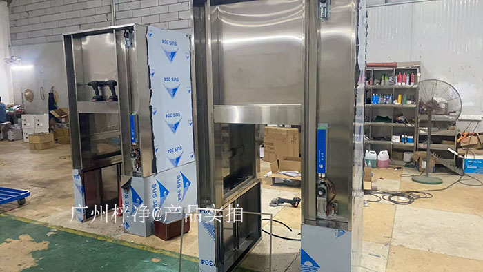 全自動感應輸送帶傳遞窗的電氣問題處理需要從選型、安裝、運行、維護、故障處理及安全注意事項等多方面進行全面考慮。