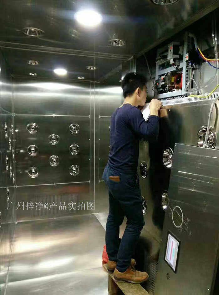 檢查風淋室控制器是否損壞，按鈕是否失靈。