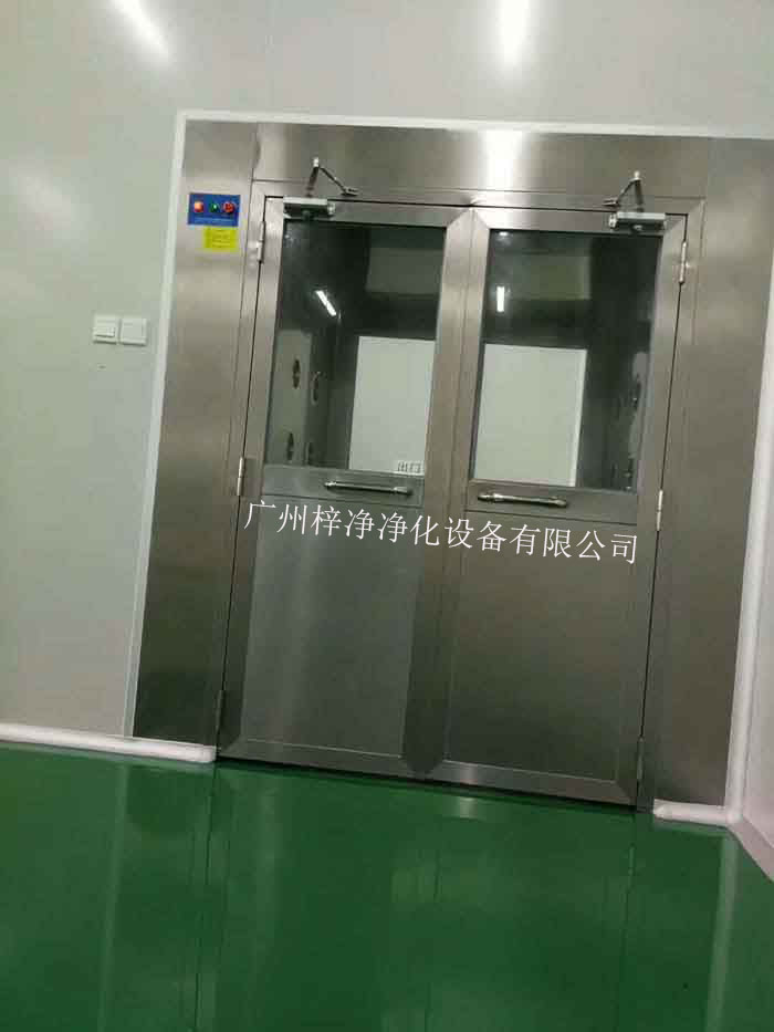 檢查風淋室高效過濾器和初效過濾器是否干凈，如有灰塵或雜質，應進行清潔或更換。