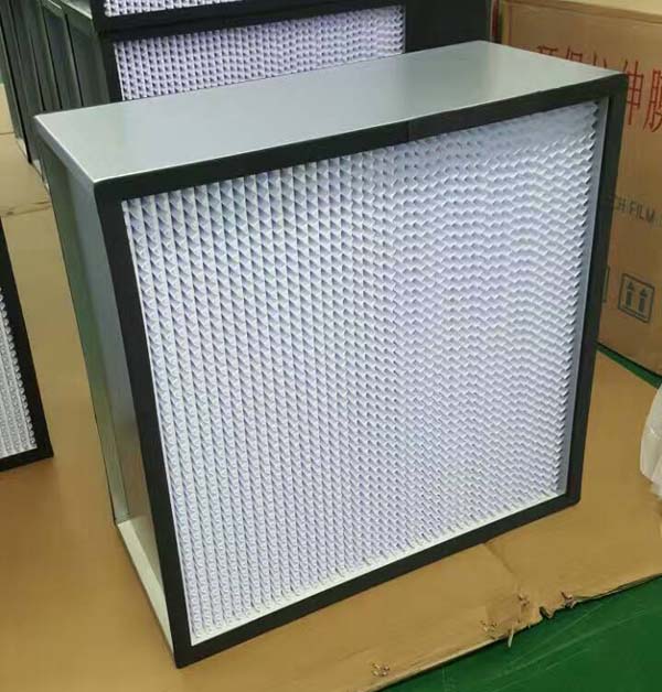 HEPA高效過濾器能夠過濾掉0.3微米以上的微粒，對于大多數(shù)潔凈室的要求已經足夠。