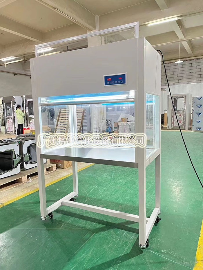 潔凈工作臺(tái)的尺寸應(yīng)根據(jù)操作人員的需求而定,形狀一般采用矩形或圓形,便于操作。 潔凈工作臺(tái)的尺寸應(yīng)根據(jù)操作人員的需求而定,形狀一般采用矩形或圓形,便于操作。