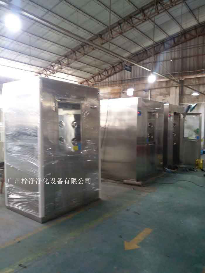 在運(yùn)輸過程中，風(fēng)淋室可能會受到振動和沖擊